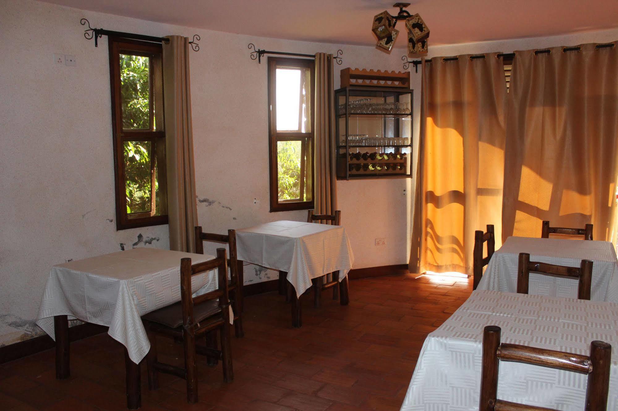 Sky Beach Hotel Entebbe Extérieur photo